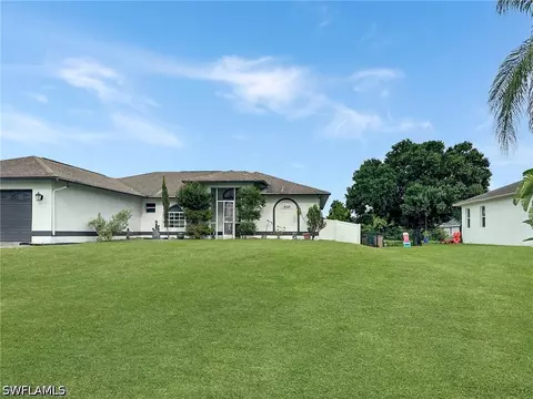920 Alaska Ave, Lehigh Acres, FL 33971