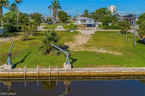 24524 Dolphin St, Bonita Springs, FL 34134
