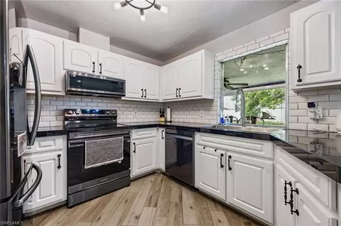 463 SE 17th Ave, Cape Coral, FL 33990
