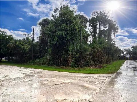524 Santa Cruz St, North Fort Myers, FL 33903