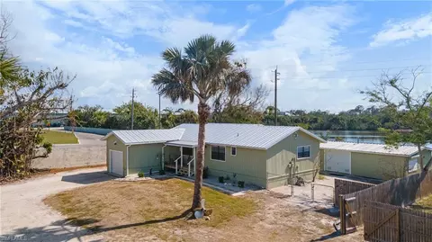 1493 New Point Comfort Rd, Englewood, FL 34223