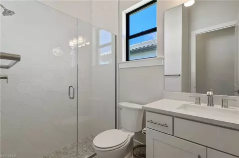 Bath - 18377 Ridgeline Dr, Estero, FL 33928 photo 2 of 4