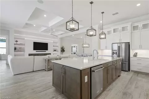 Kitchen - 18377 Ridgeline Dr, Estero, FL 33928 photo 4 of 7