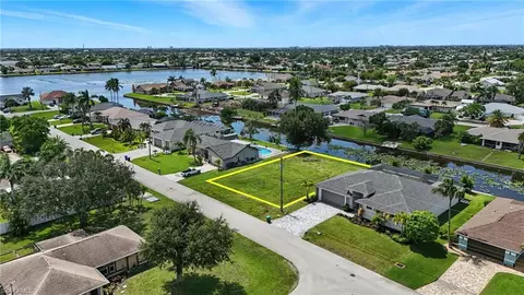 610 SW 35th St, Cape Coral, FL 33914