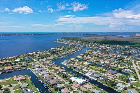5362 Bayshore Ave, Cape Coral, FL 33904