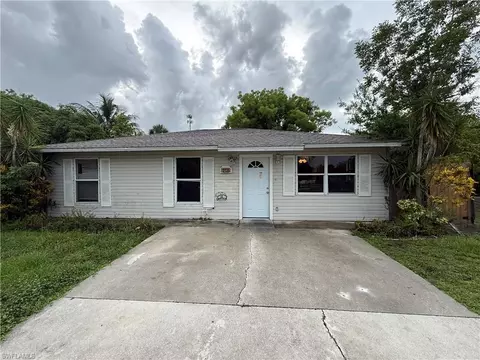 12135 Americus Ln, Naples, FL 34113