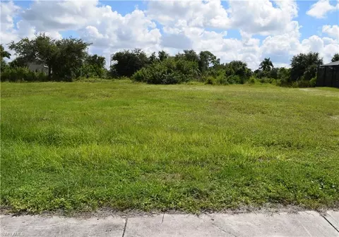 1621 Surfside Blvd, Cape Coral, FL 33991