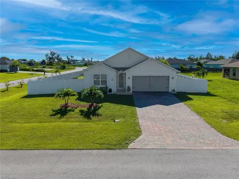 201 SW 24th Pl, Cape Coral, FL 33991