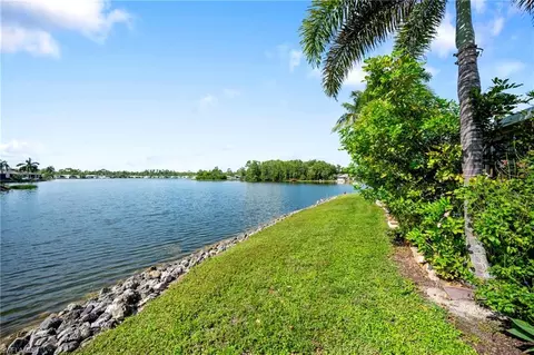 10726 Parrot Cove Cir, Estero, FL 33928
