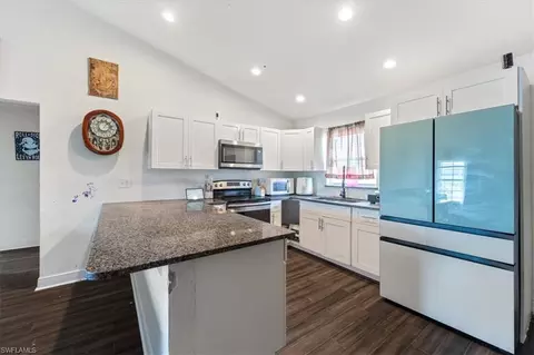 Kitchen - 8019 Oakleaf Cir, Labelle, FL 33935 photo 2 of 2
