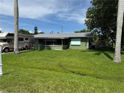 15976 Bellflower St, Bokeelia, FL 33922