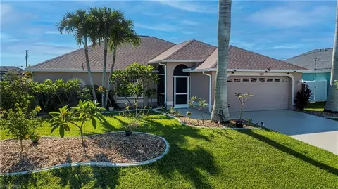 909 SW 6th Ct, Cape Coral, FL 33991