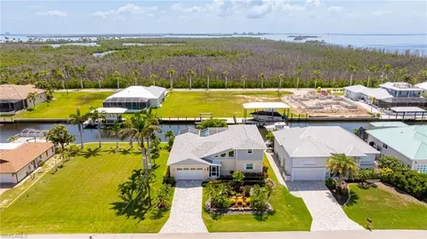 2372 Cherimoya Ln, Saint James City, FL 33956
