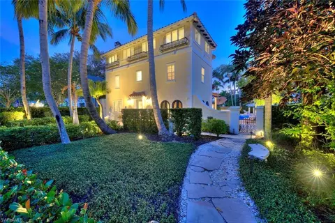1226 Wales Dr, Fort Myers, FL 33901
