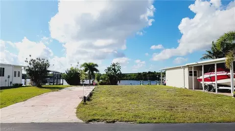 306 Shoreland Dr, Fort Myers, FL 33905