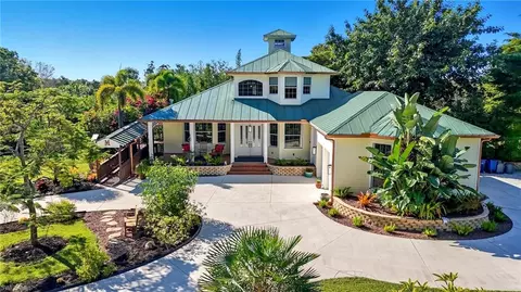 8950 Penzance Blvd, Fort Myers, FL 33912