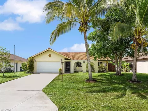 27423 Pollard Dr, Bonita Springs, FL 34135