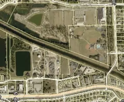 809 Oak Ave, Lehigh Acres, FL 33972 photo 2