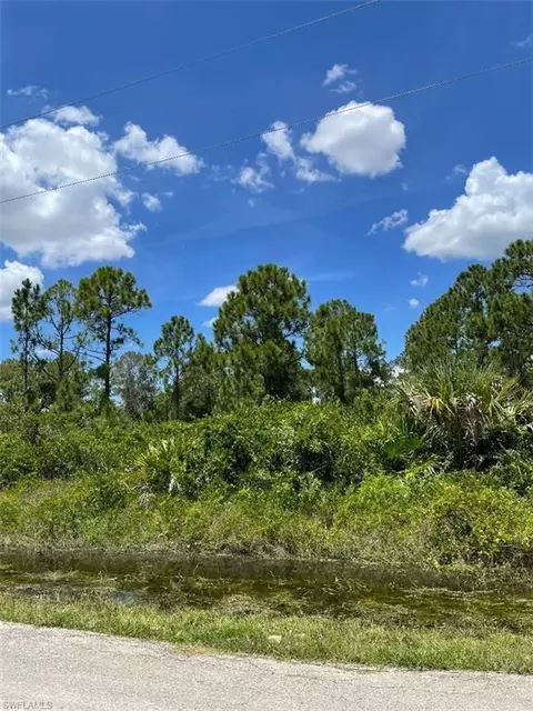 809 Oak Ave, Lehigh Acres, FL 33972 photo 5