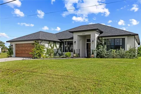 2207 NE 34th Ter, Cape Coral, FL 33909