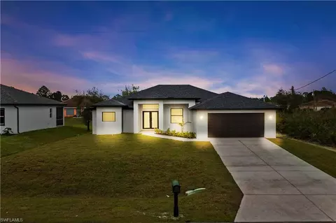2706 39th St W, Lehigh Acres, FL 33971