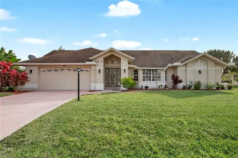 547 Foxcreek Dr, Lehigh Acres, FL 33974