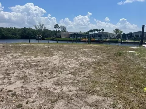 5547 Sir Walter Way, North Fort Myers, FL 33917