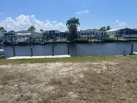 5537 Sir Walter Way, North Fort Myers, FL 33917