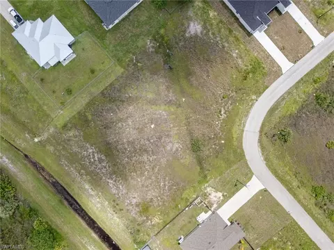 375 Palmyra Ave, Lehigh Acres, FL 33974