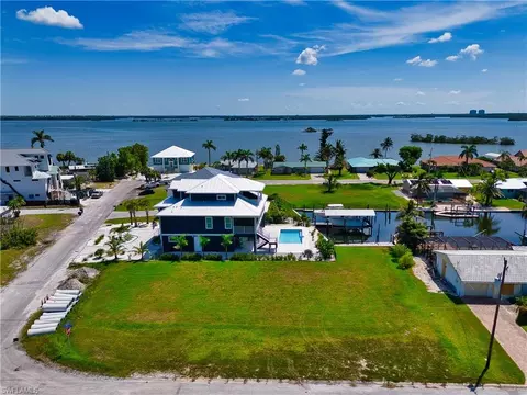 1 Palmview Blvd, Fort Myers Beach, FL 33931