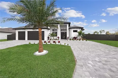 821 SW 11th Ct, Cape Coral, FL 33991