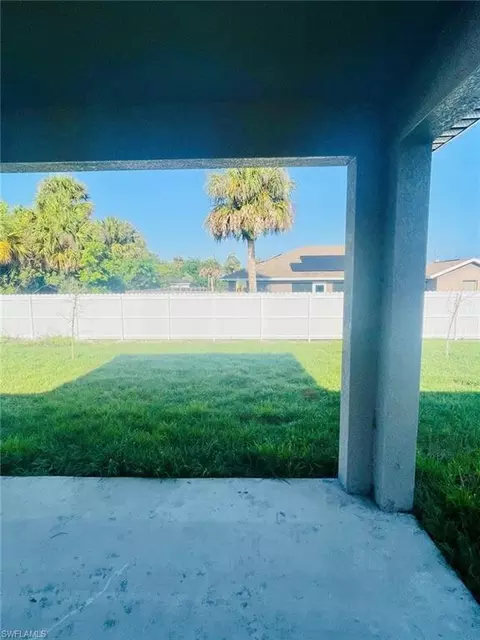 Exterior - 1069 N Hilton Cir, Labelle, FL 33935 photo 6 of 7