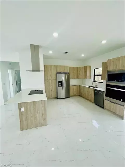 Kitchen - 1069 N Hilton Cir, Labelle, FL 33935 photo 1 of 2