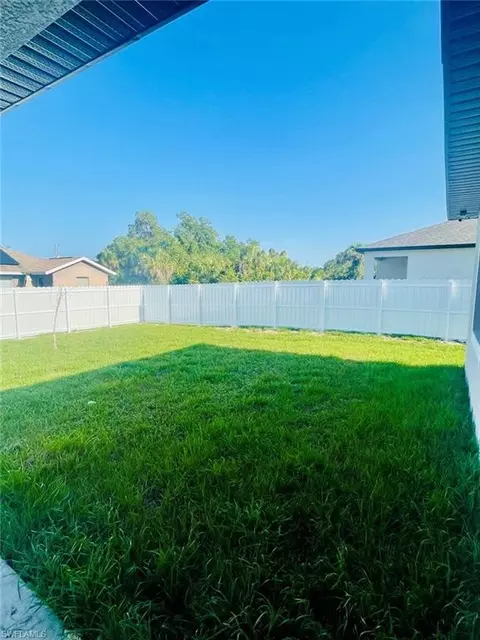 Exterior - 1069 N Hilton Cir, Labelle, FL 33935 photo 5 of 7