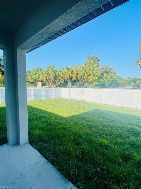 Exterior - 1069 N Hilton Cir, Labelle, FL 33935 photo 4 of 7