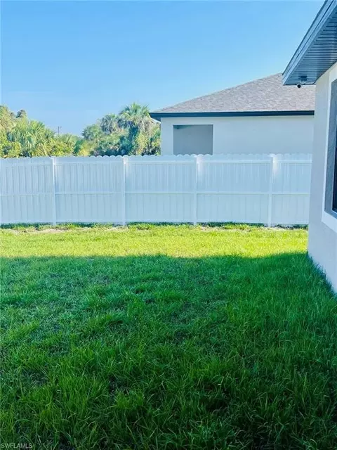 Exterior - 1069 N Hilton Cir, Labelle, FL 33935 photo 3 of 7