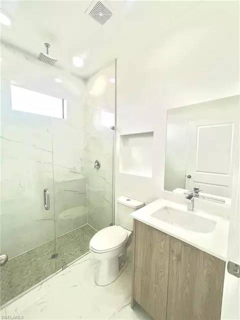 Bath - 1069 N Hilton Cir, Labelle, FL 33935 photo 2 of 2