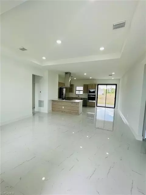 Living - 1069 N Hilton Cir, Labelle, FL 33935 photo 2 of 2