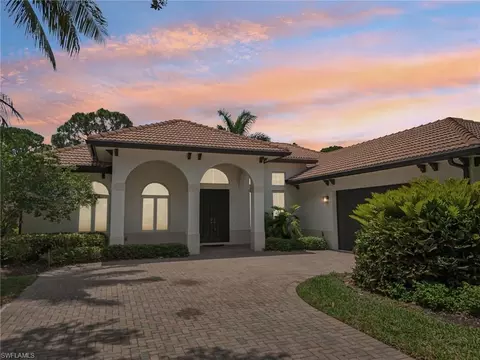 367 Saddlebrook Ln, Naples, FL 34110