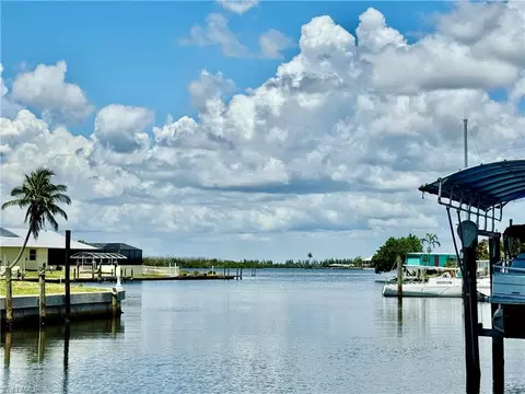 2500 Harbor View Dr, Matlacha, FL 33993