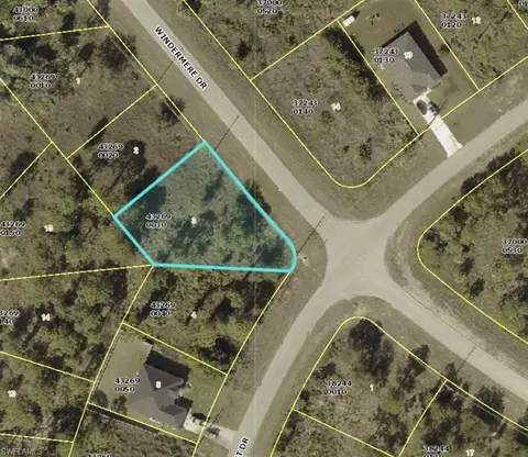 601 Windermere Dr, Lehigh Acres, FL 33972