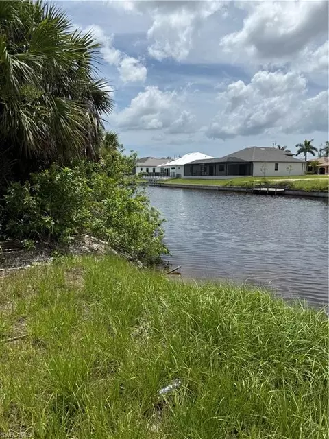 2372 NW 38th Pl, Cape Coral, FL 33993