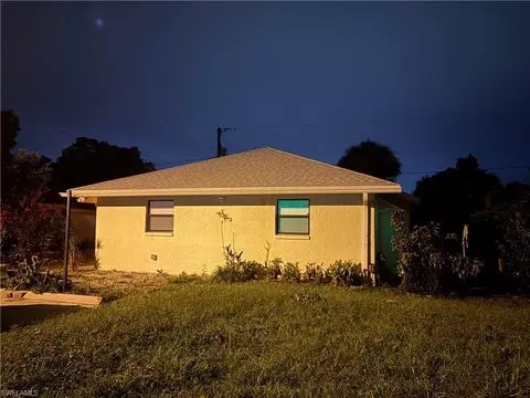 300-302 Hubbard Ave, North Fort Myers, FL 33917
