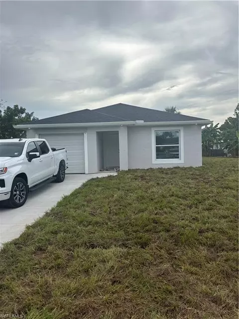 467 Valley Dr, Lehigh Acres, FL 33936