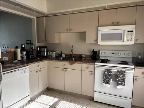 4121 SW 4123 Sw 7th Pl, Cape Coral, FL 33914
