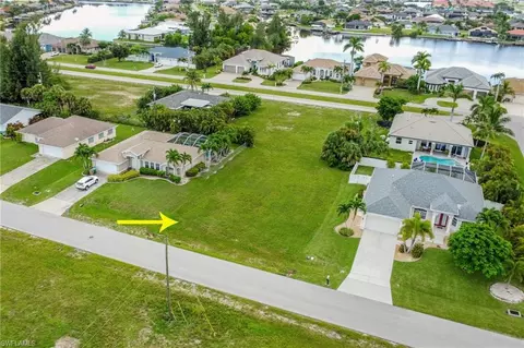 3223 SW 7th Ln, Cape Coral, FL 33991