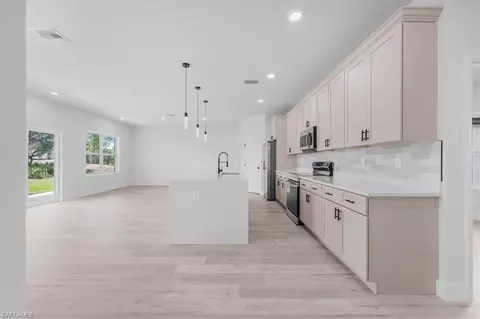 Kitchen - 4867 Myrtle Beach Dr, Sebring, FL 33872 photo 2 of 2