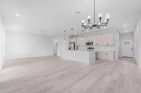 Living - 4867 Myrtle Beach Dr, Sebring, FL 33872 photo 2 of 6