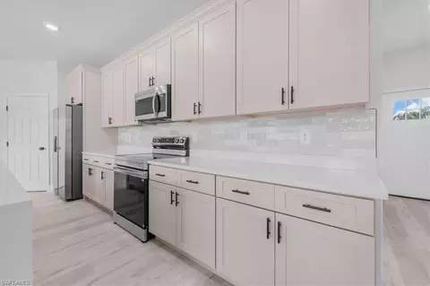 Entry Way - 4867 Myrtle Beach Dr, Sebring, FL 33872 photo 1 of 1