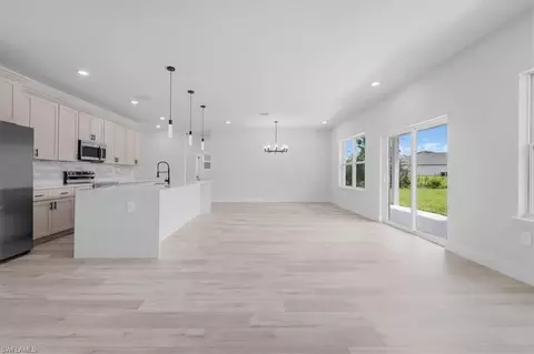 Living - 4867 Myrtle Beach Dr, Sebring, FL 33872 photo 5 of 6